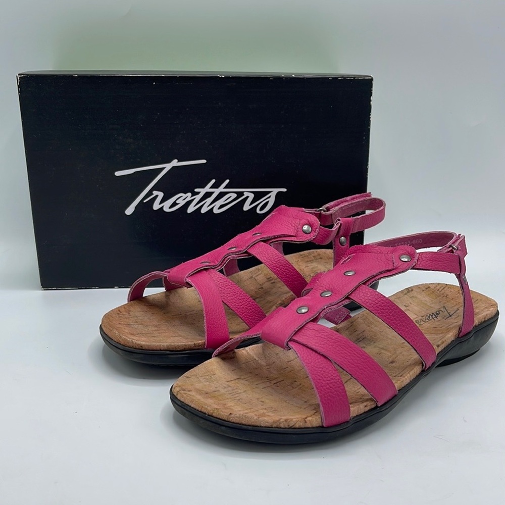 Trotters Magenta Sandals & Box